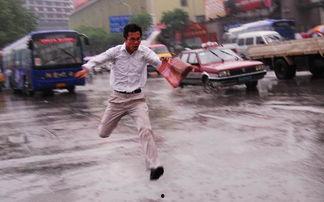 被狂风袭击的明星,明星家园瞬间变废墟