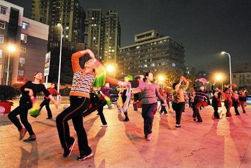 网红小孩自创广场舞动作,网红小孩自创广场舞动作走红网络