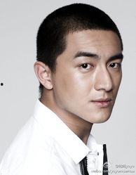 男明星的生活照,探寻男明星的日常生活风采