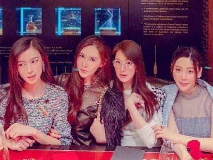 网红晨曦和她的闺蜜照片,美丽瞬间定格