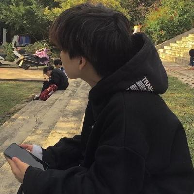 网红男生头像超甜的,颜值与魅力并存