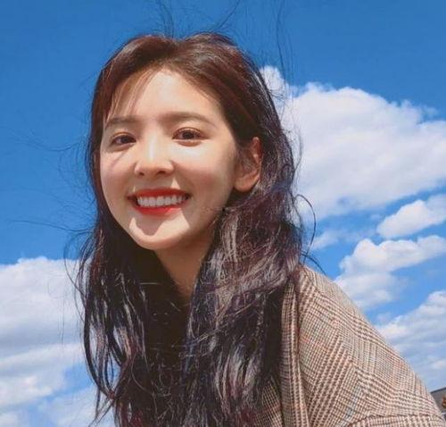 茶女网红,茶香四溢，网络风生水起