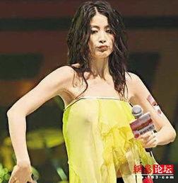 女明星的胸罩忽然落下,女明星胸罩坠落引发热议