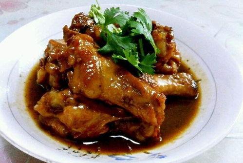 网红小哥吃红烧鸡肉,美味诱人引网友热议