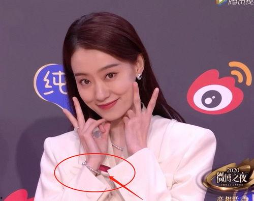 明星戴红绳,揭秘明星戴红绳的神秘寓意